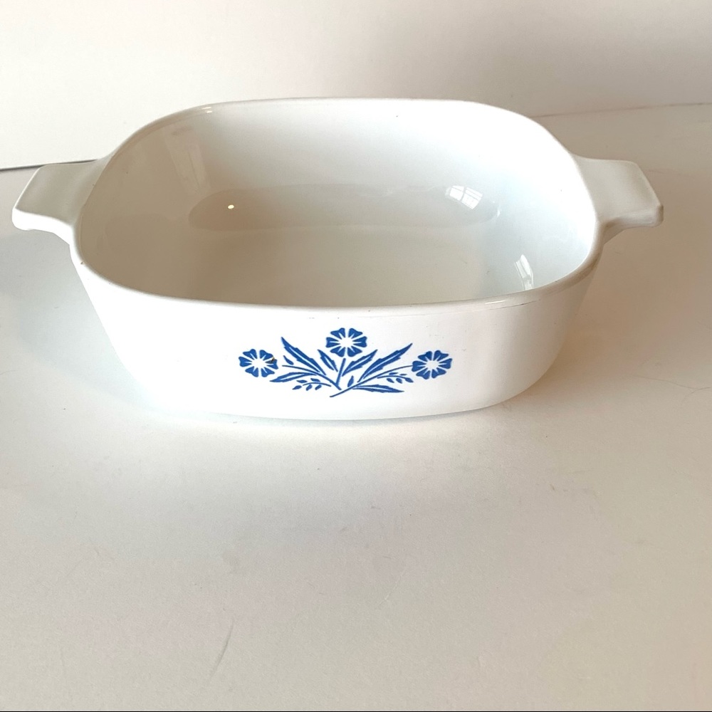 Vintage CORNINGWARE Cornflower 1qt Casserole Dish